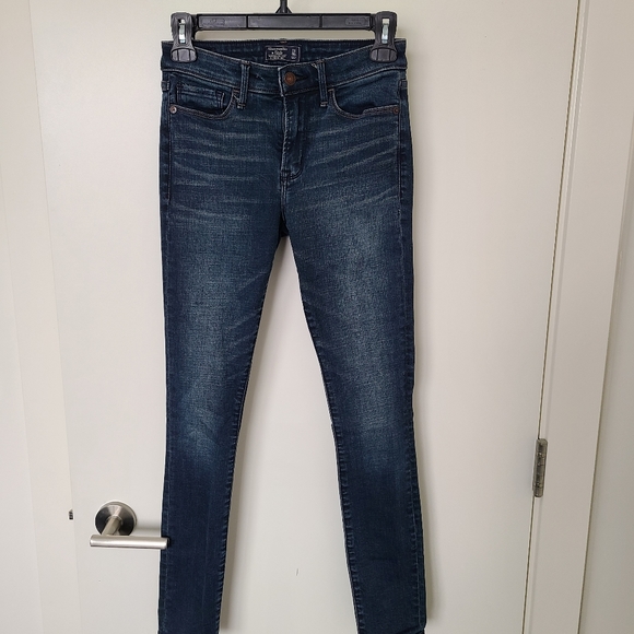 Abercrombie Skinny Jeans - Picture 1 of 3